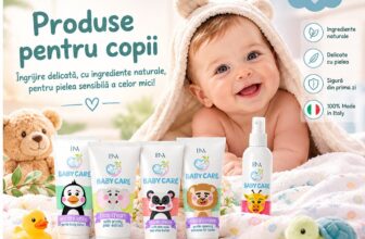 Produse pentru copii Etna Wellness Baby Care alături de un bebeluș, pentru îngrijirea delicată a pielii